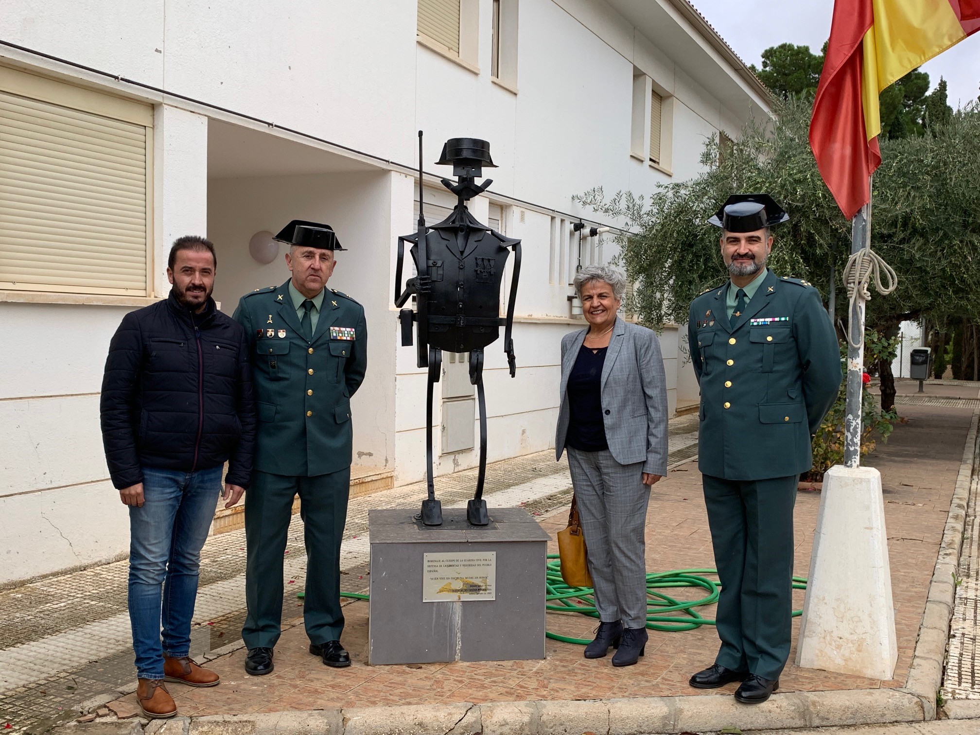2024 10 18 Subdelegada visita cuartel Iniesta con alcalde y comandante GC
