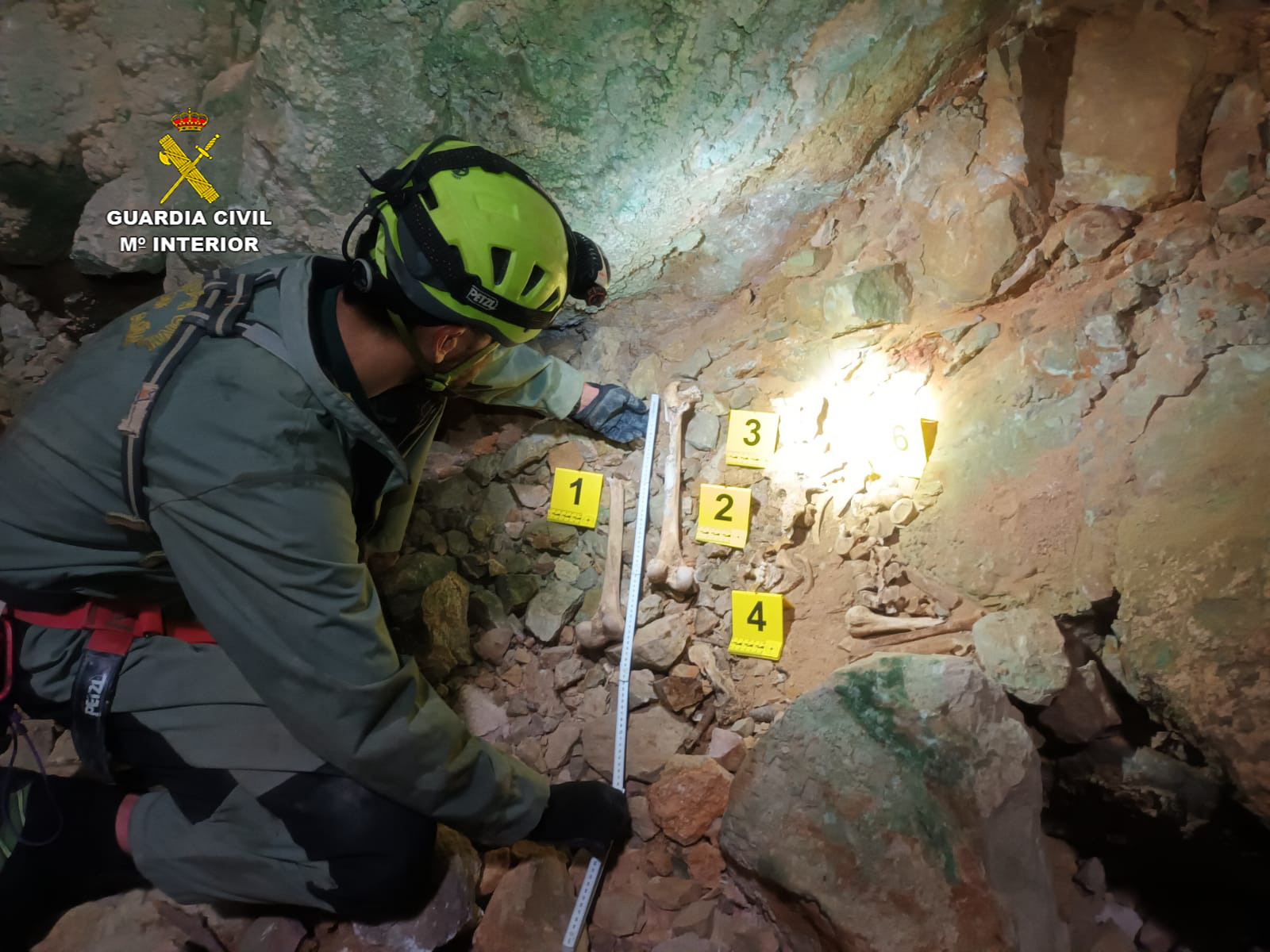 20220530 huesos ibiza 2