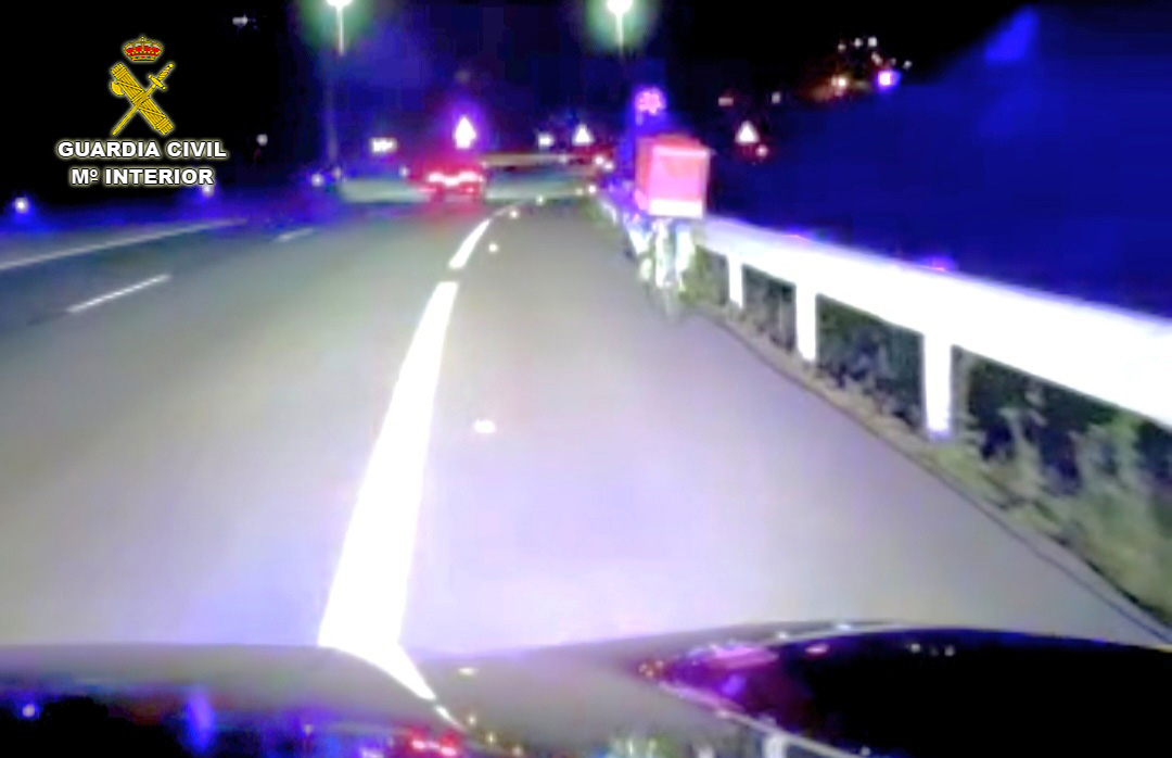 20221008 CICLISTA AUTOPISTA