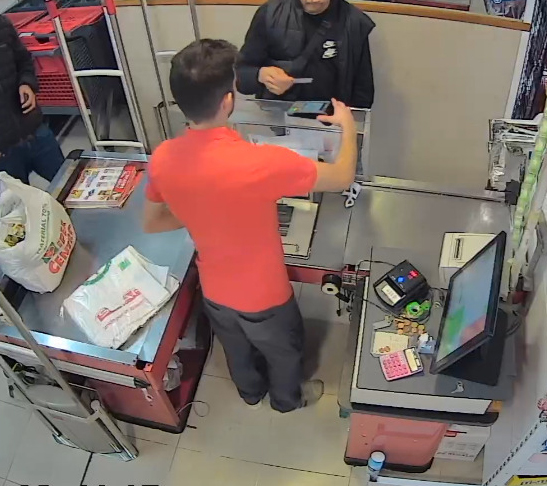 20221122 momento uso tarjeta detenido