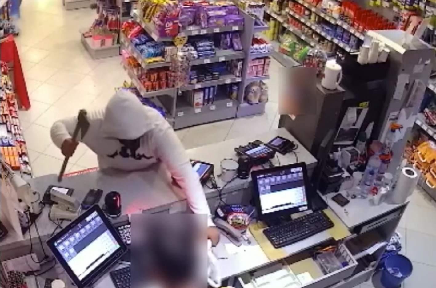 20230831 robo gasolinera