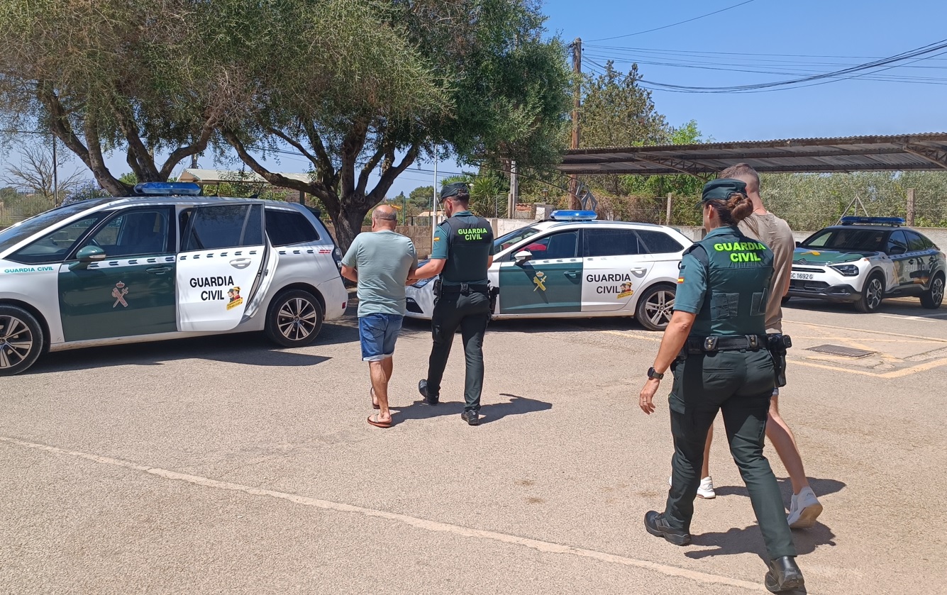 20240715 banda robo vehiculos infraganti guardia fuera de servicio
