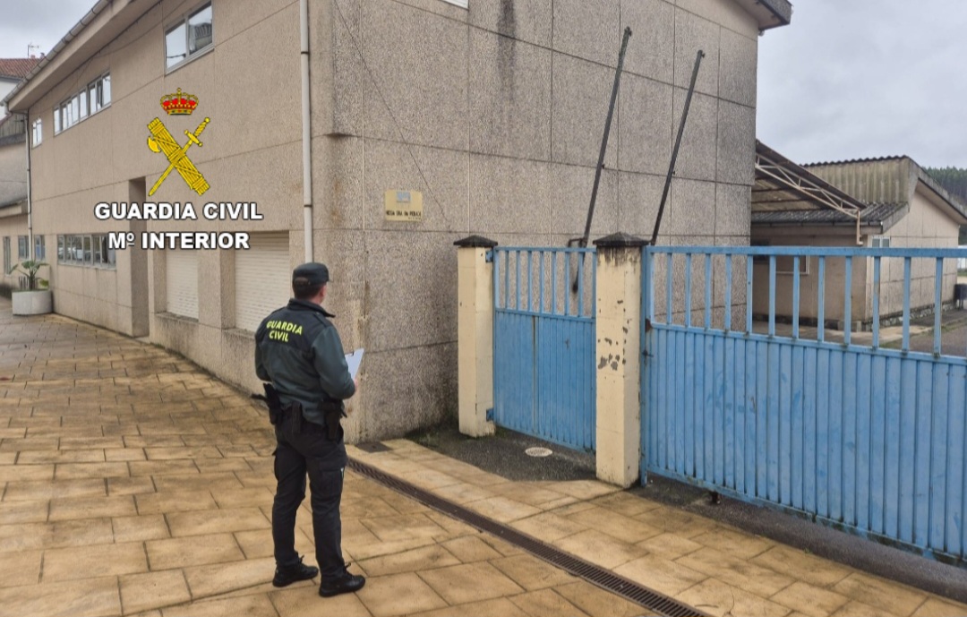 20241204 ROBO COLEGIO CRUCES