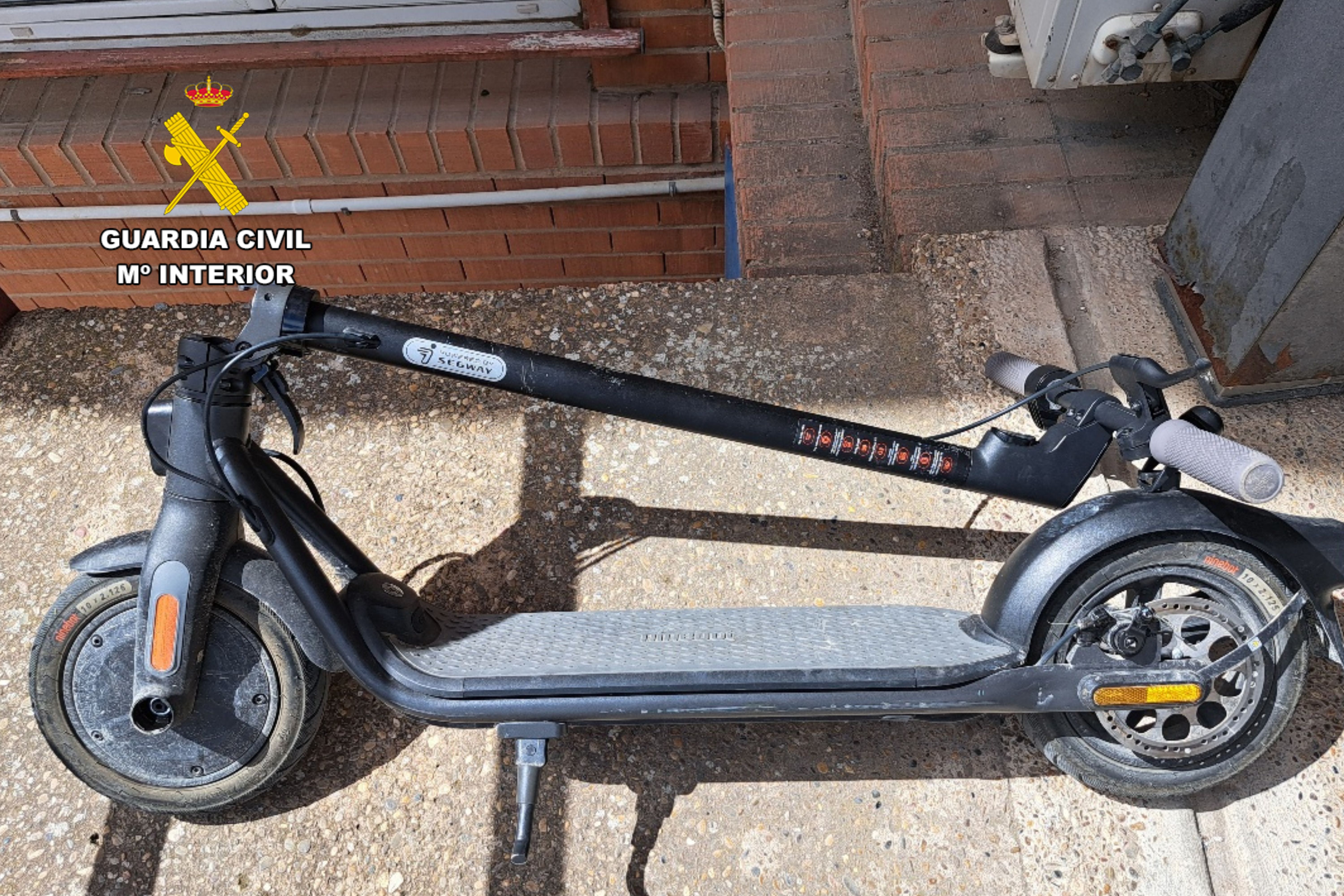 2024 OP 30 ROBO PATINES LA MUELA 1
