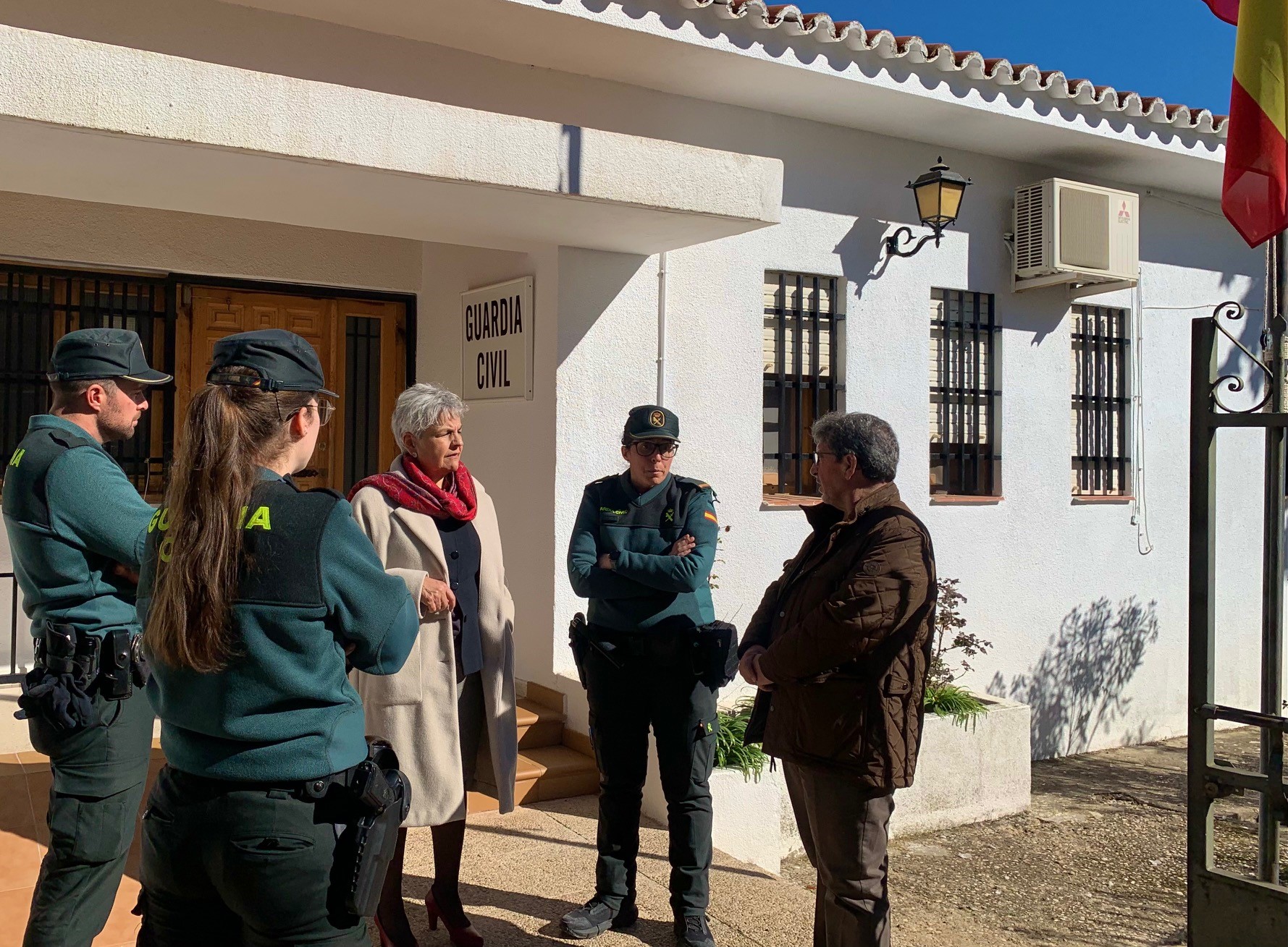 2025 02 10 Subdelegada con alcalde Villalba del Rey y guardia civil 2