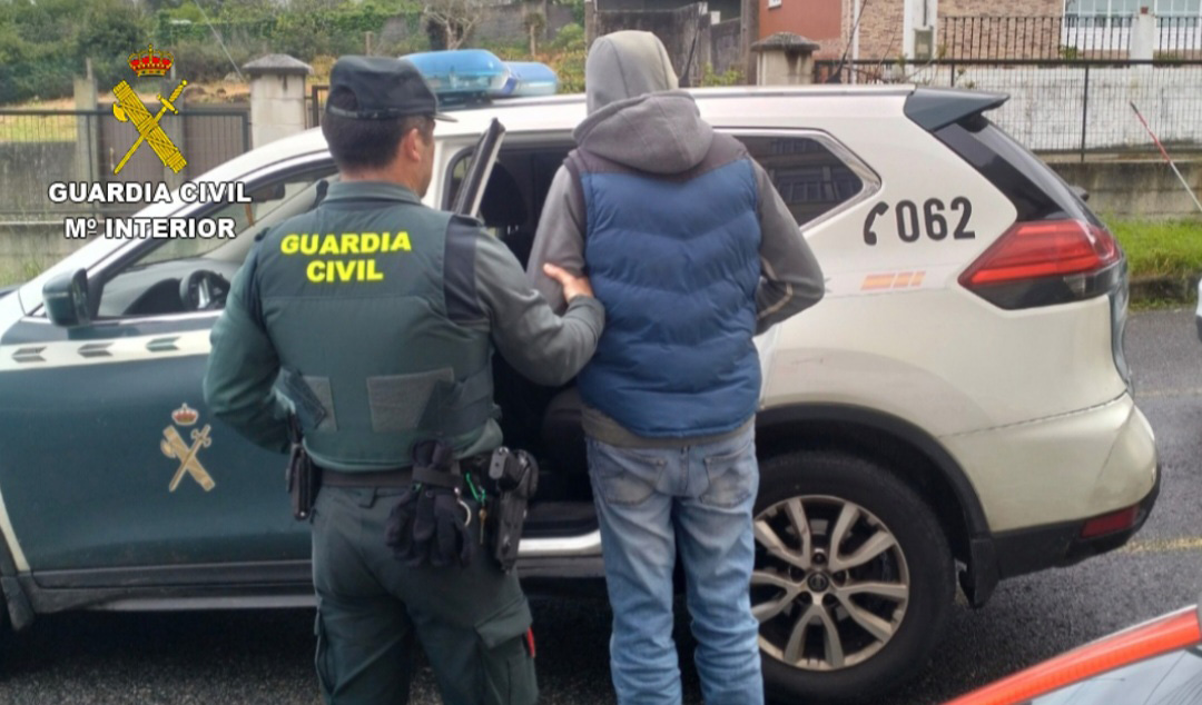 20250415 DETENIDO GROVE ROBOS BOLSOS