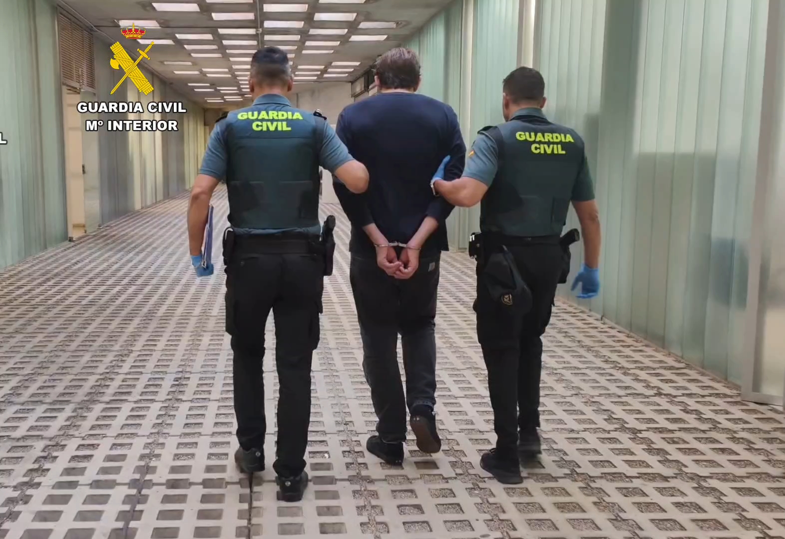 20250925 atentado a agente en aeropuertoe