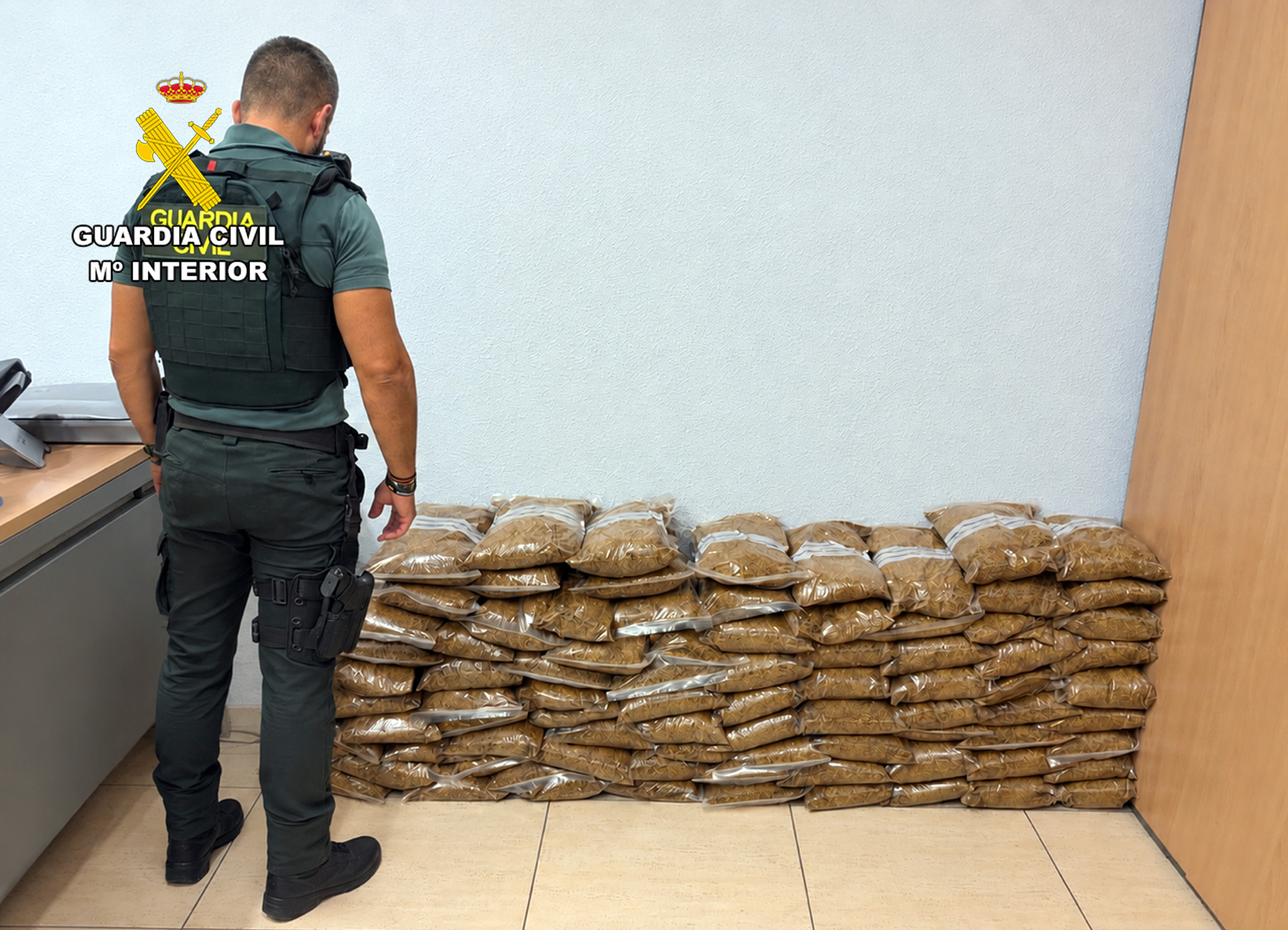 20260928 DETENIDO SEG VIAL Y TABACO ILEGAL MAZARRON 01
