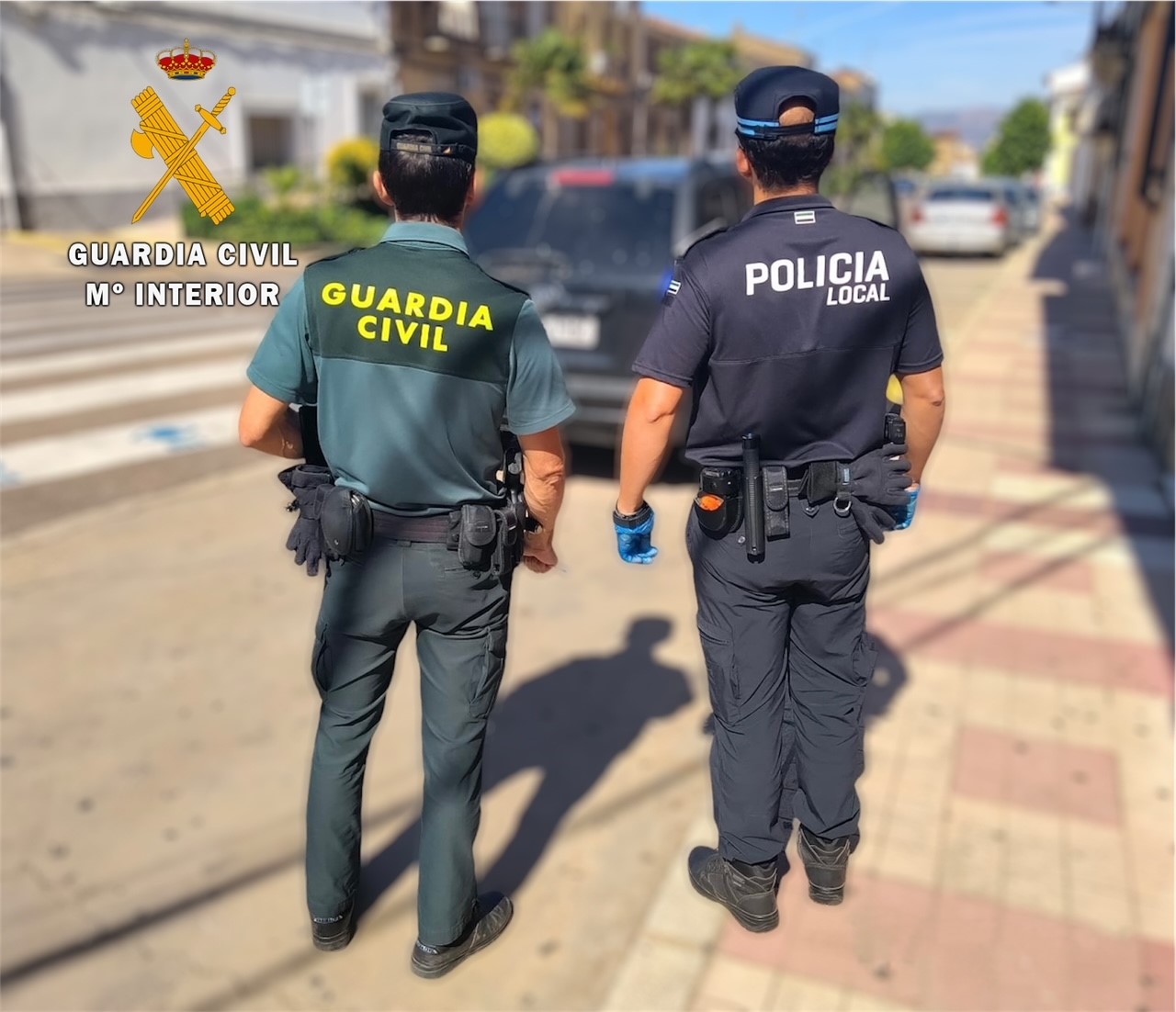 Agentes de la Guardia Civil y de Policía Local