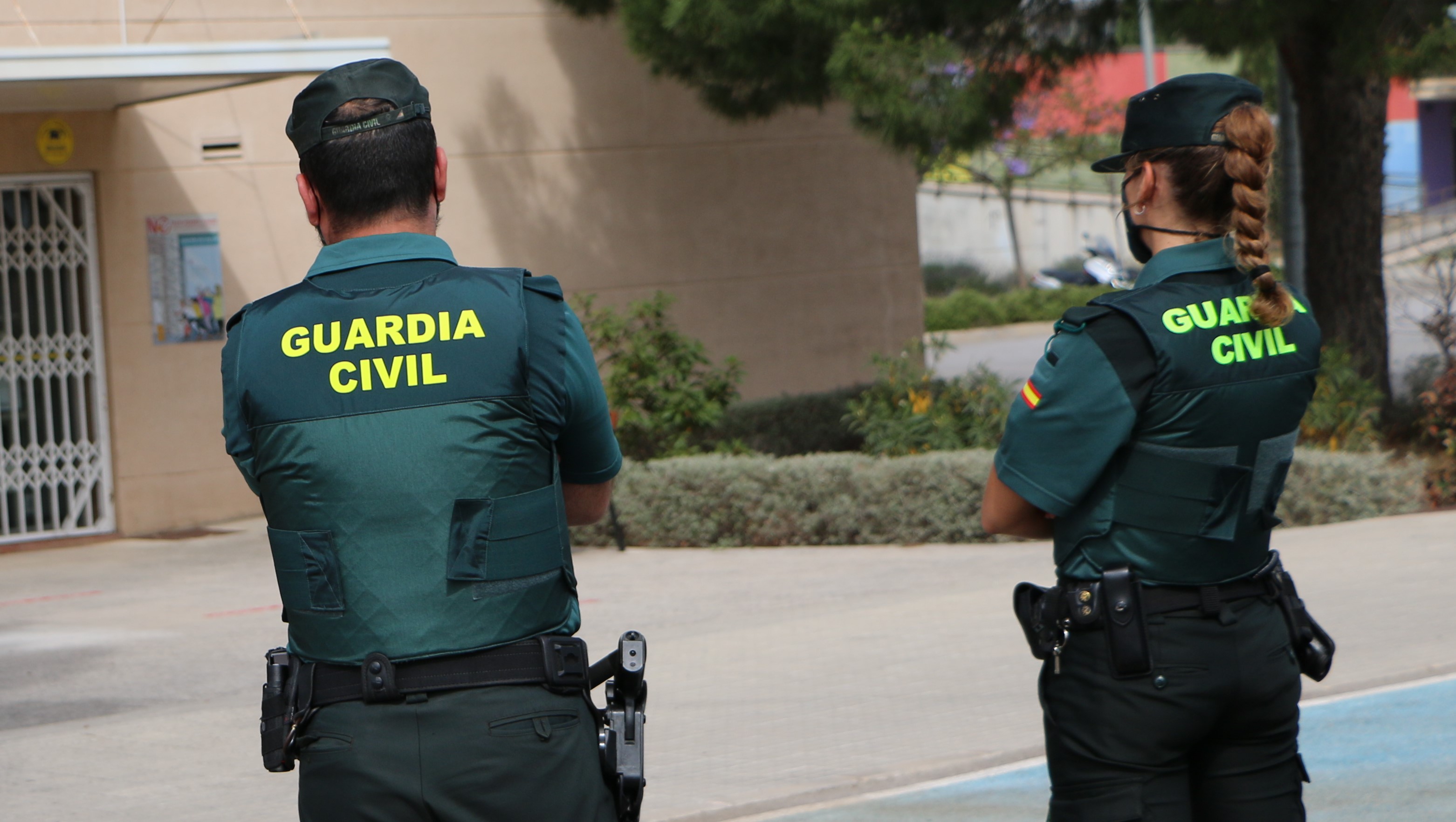 GUARDIA-CIVIL-PAREJA