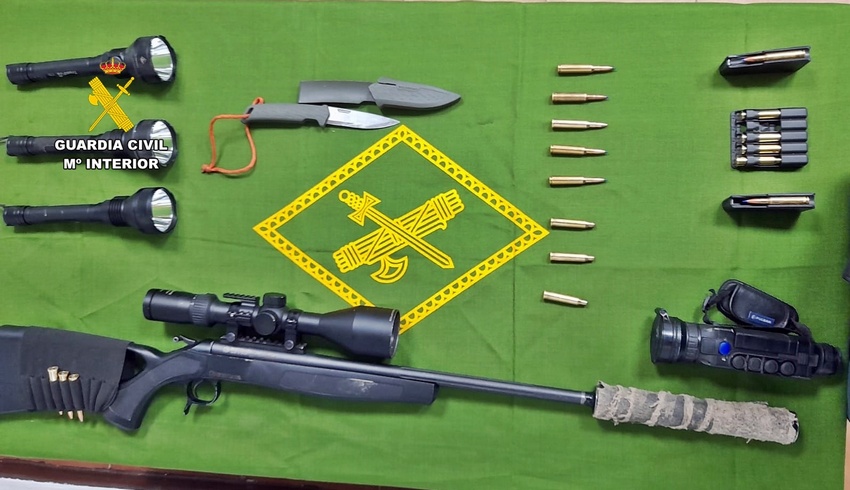 Arma y efectos intervenidos