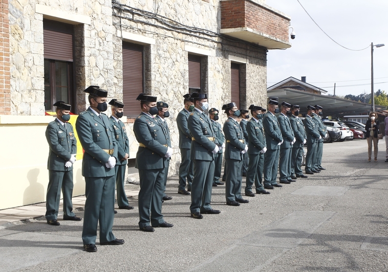 Celebración de la Guardia Civil de la festividad de la Virgen del Pilar en el Puesto de la Guardia Civil de Torrelavega