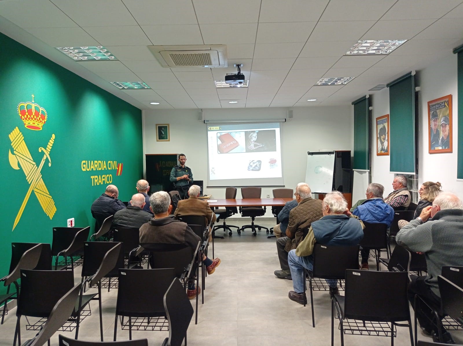 Charla preventiva impartida a veteranos de la Guardia Civil en Navalmoral de la Mata