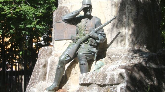 Detalle monumento Cuerpo Carabineros Escorial 1785732913 182524155 667x375