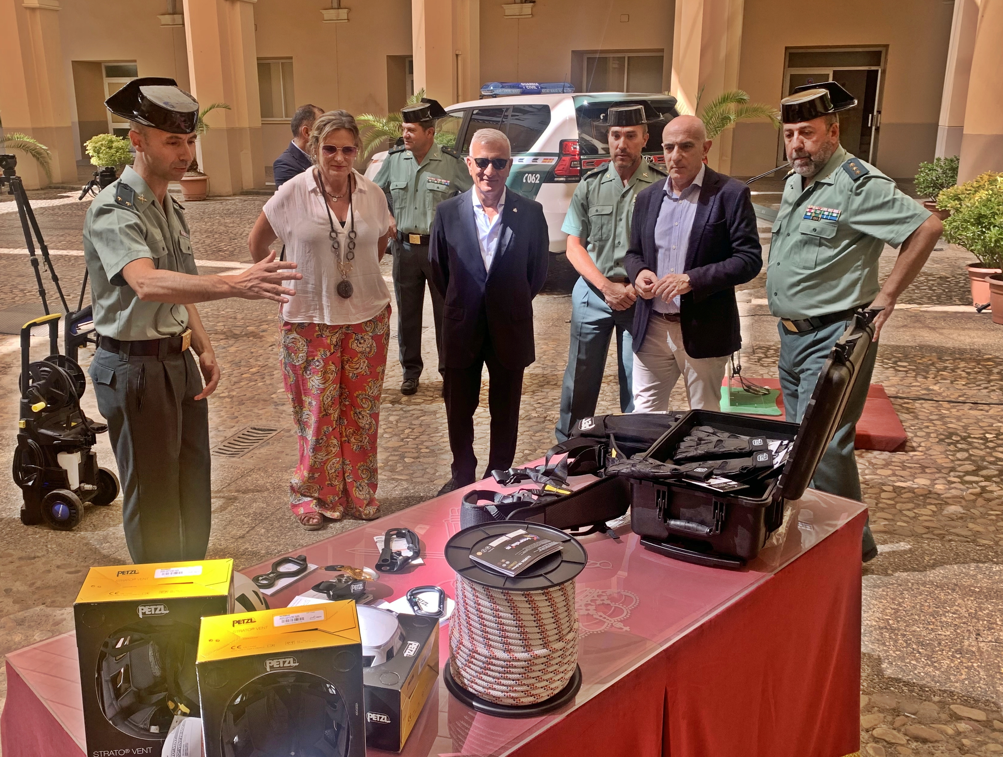 Entrega material especializado 3