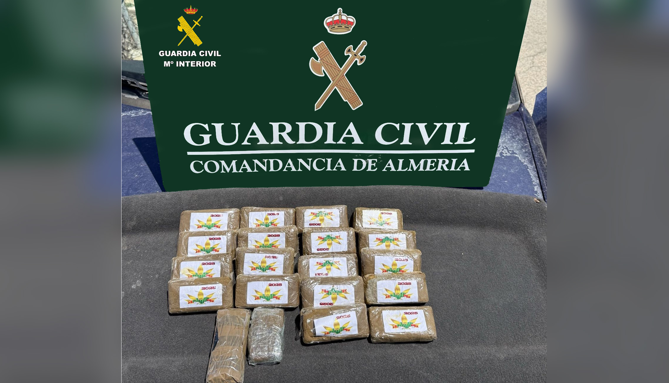 FOTOGRAFÍA EDITADA DE LA DROGA vehiculo