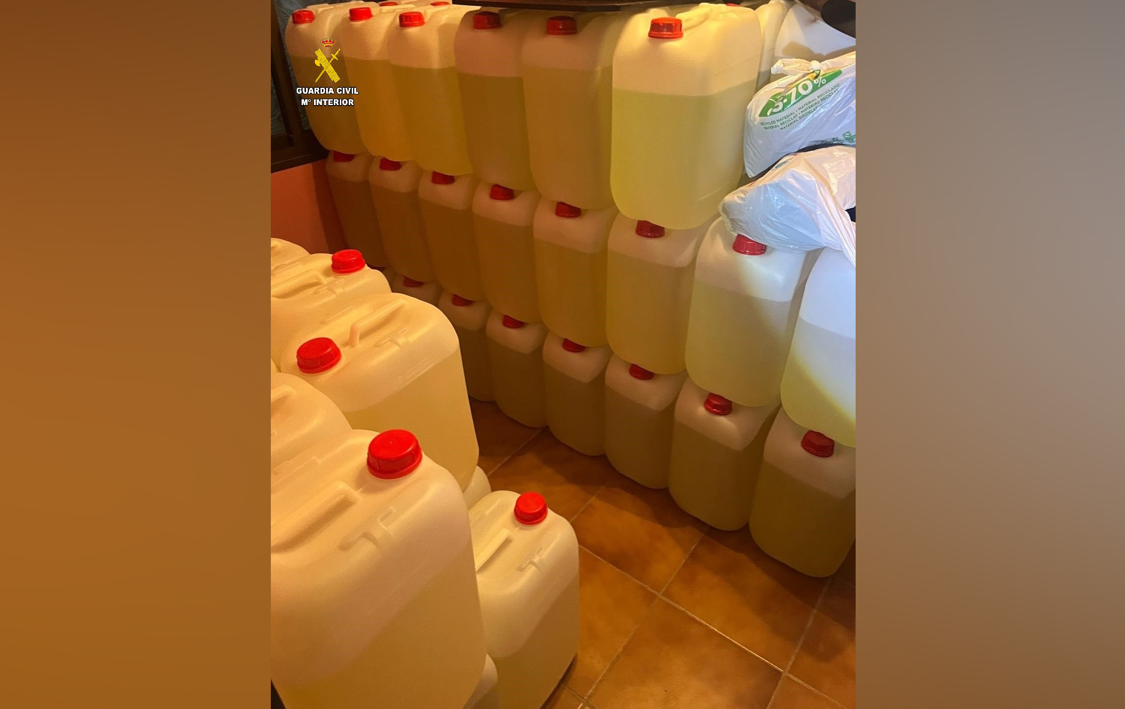 Foto garrafas combustible