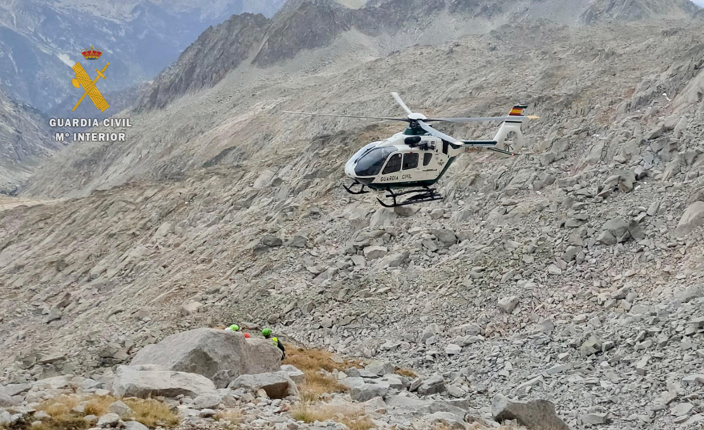 Foto rescate helicoptero montaña1