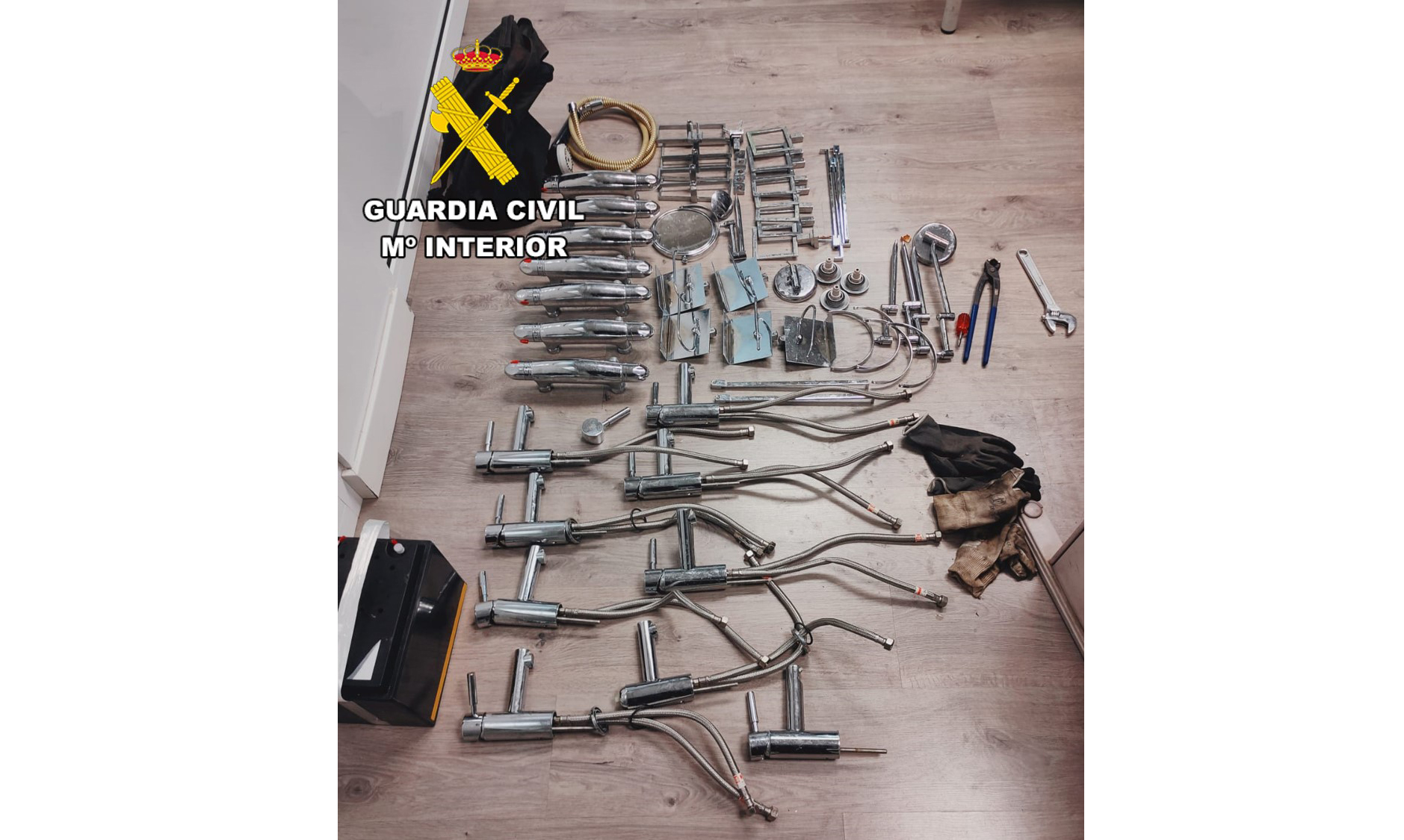 Grifería accesorios baño