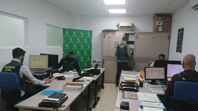 Guardia Civil investiga personas extorsionar