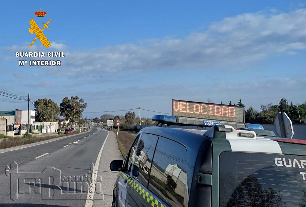 Imagen Guardia Civilradar trafico marca de agua
