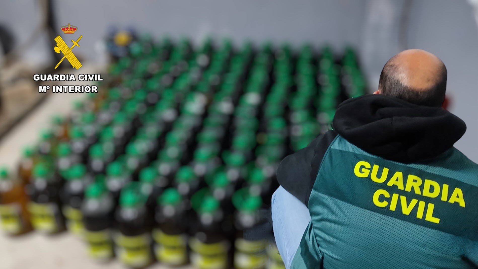 Imagen aceite intervenido por Guardia Civil