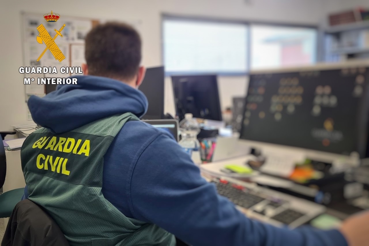 Imagen de archivo de un Guardia Civil ordenador