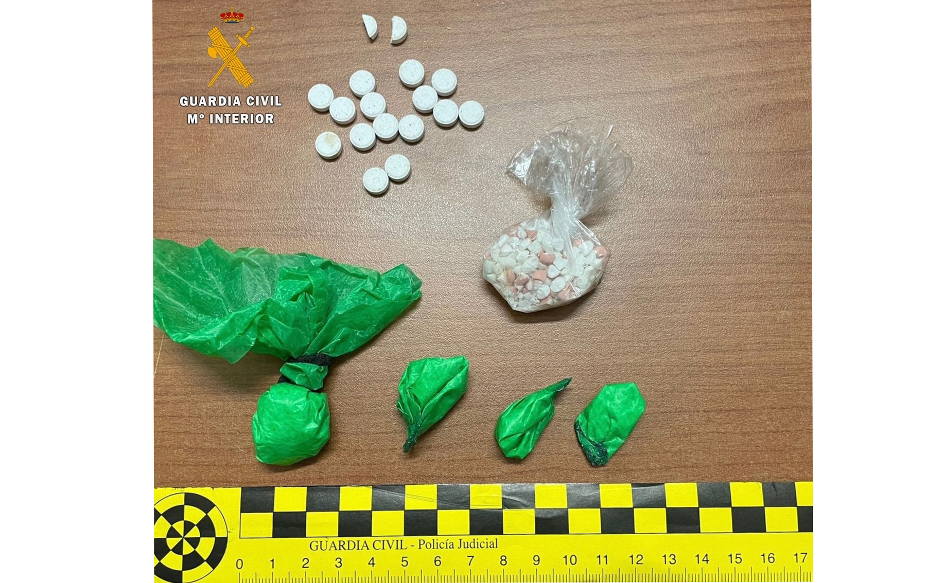 Imagen de la droga intervenida por la Guardia Civil