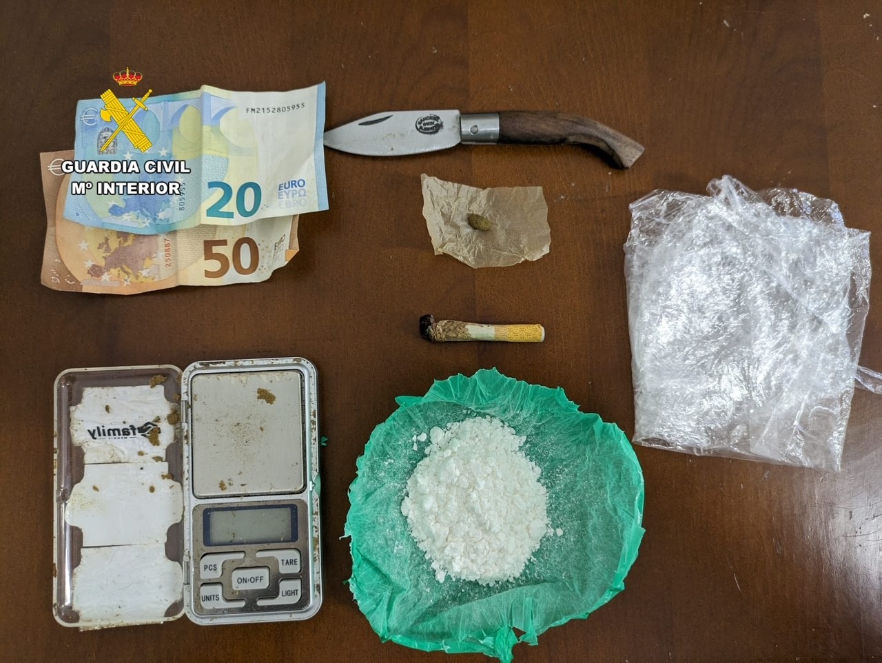Imagen de la droga y efectos aprehendidos
