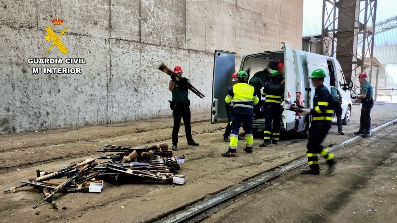 Imagen destruccion armas caceres