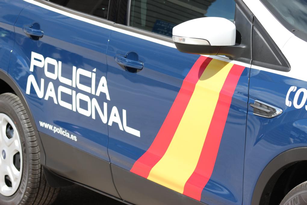 LATERAL COCHE POLICIA NACIONAL