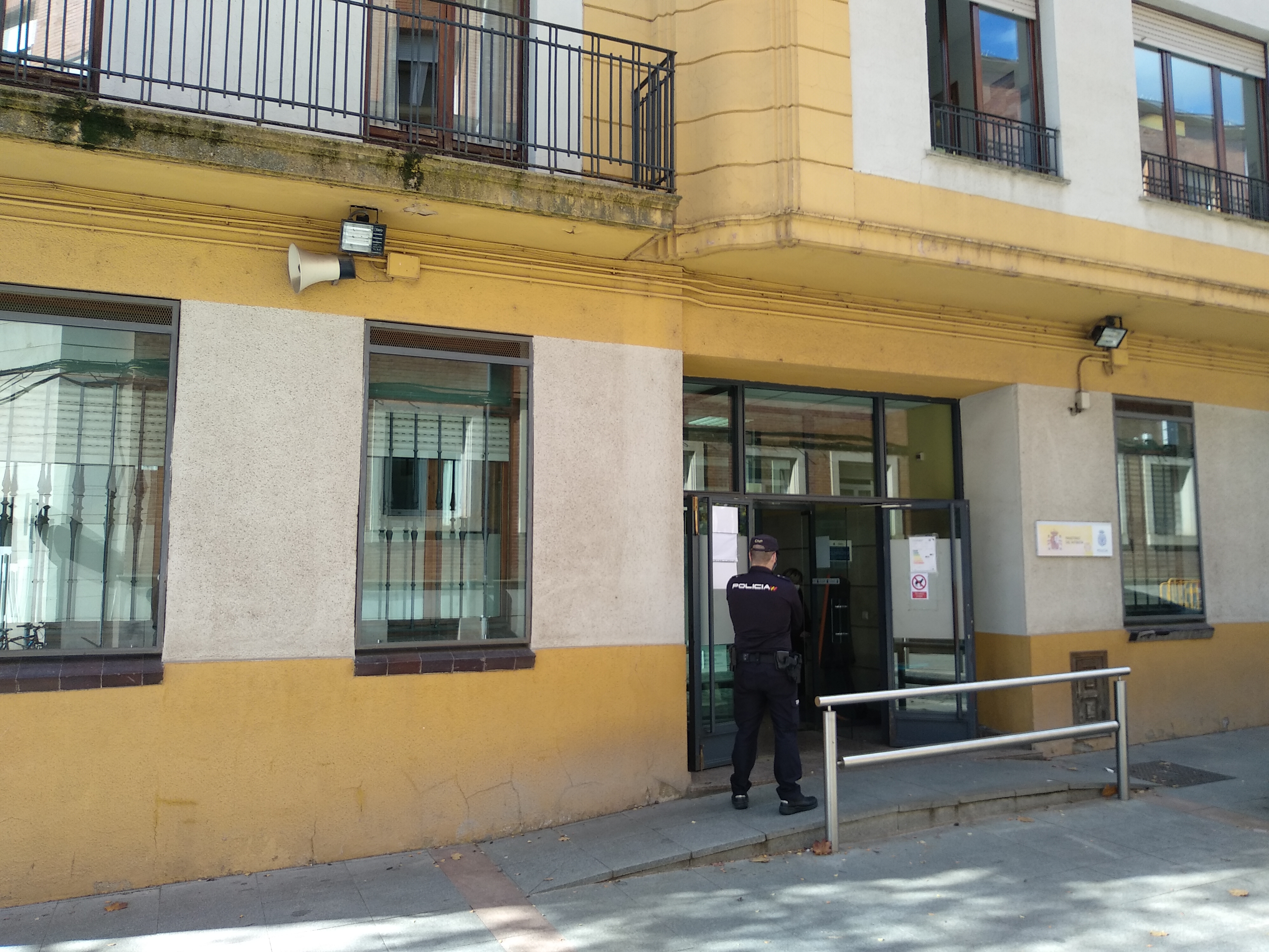 NOTA 260422.POLICIA NACIONAL DETENIDA POR BOTELLAZO