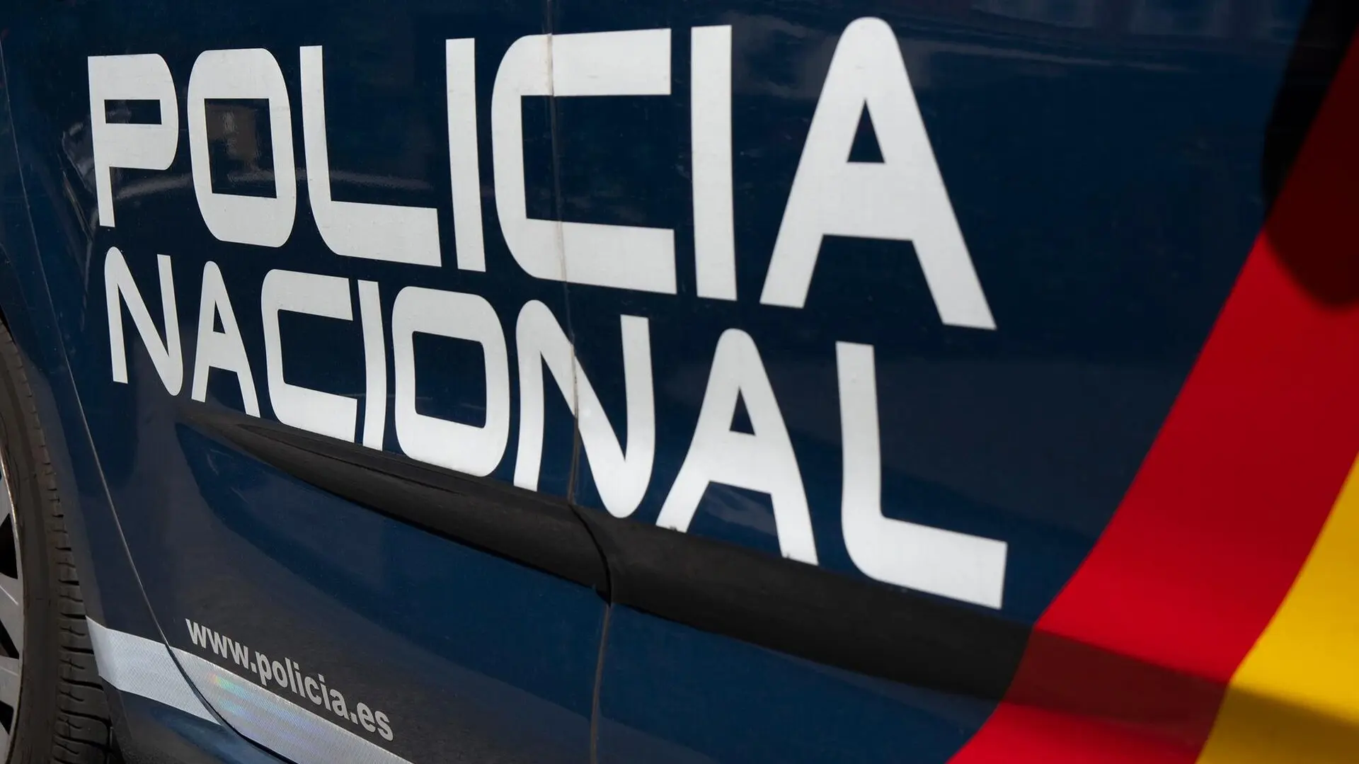 POLICIA NACIONAL RECURSO VEHICULO LATERAL