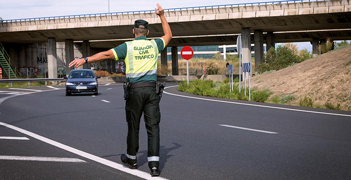 Parada trafico guardia civil DETALLE