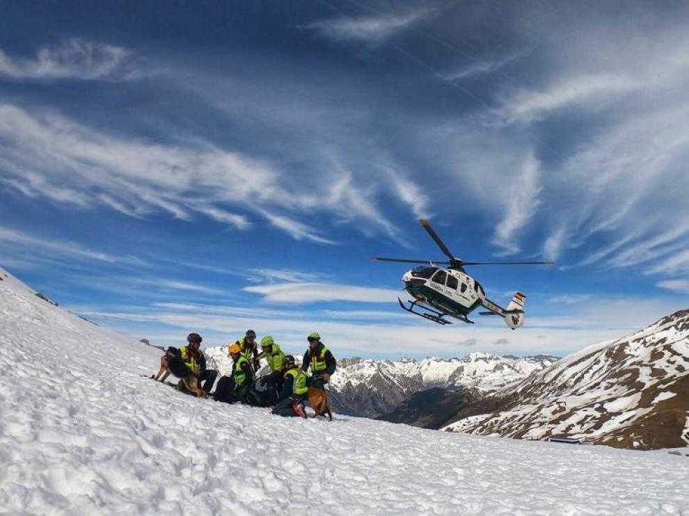 actuacion del greim y el helicoptero de la guardia civil