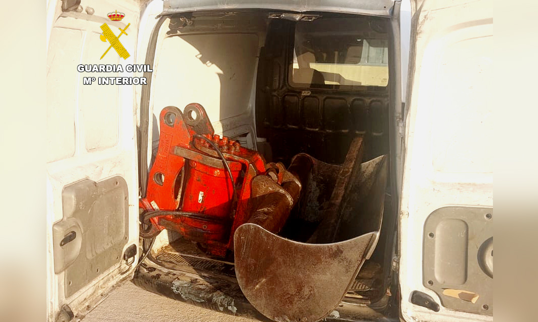 cazon retroexcavadora recuperado