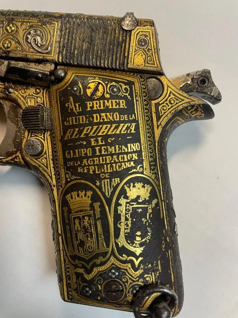 dedicatoria pistola recuperada