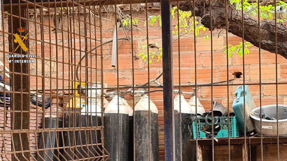 desmantelado punto clandestino carga bombonas para buceo