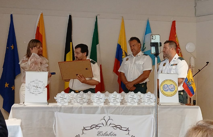 entrega distincion laura