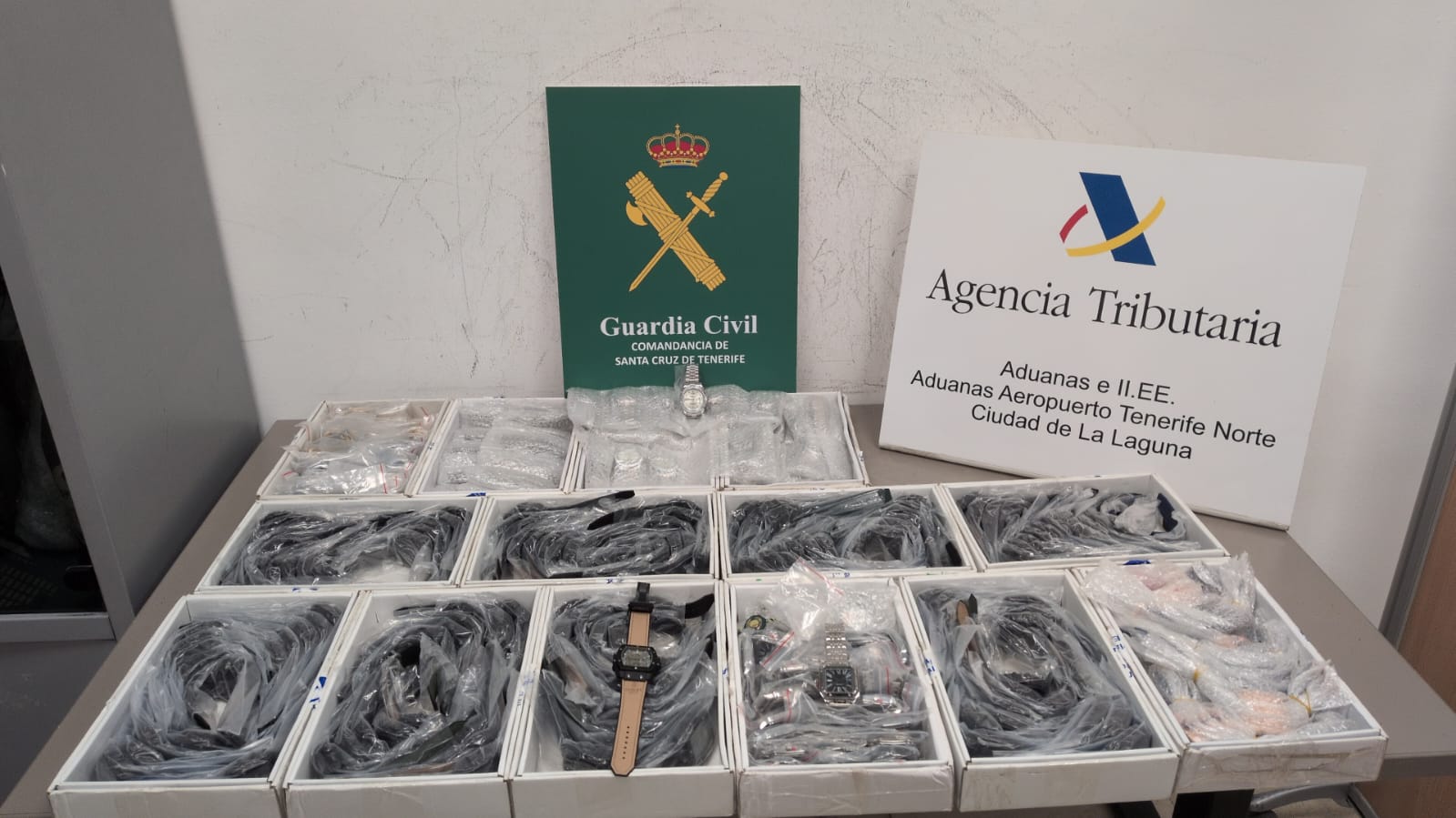 fotografía relojes falsificados