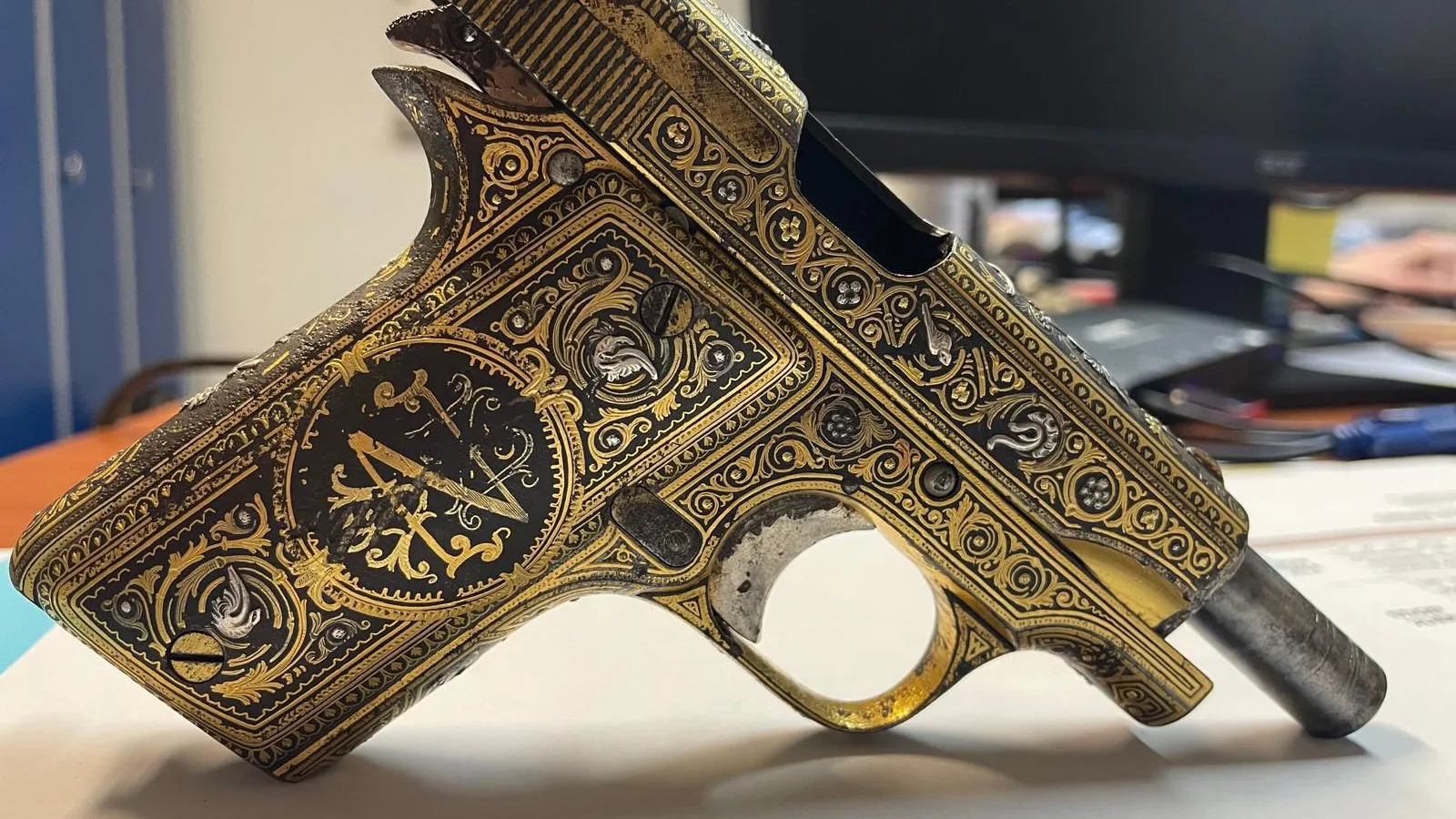 guardia civil localiza francia pistola niceto alcala zamora