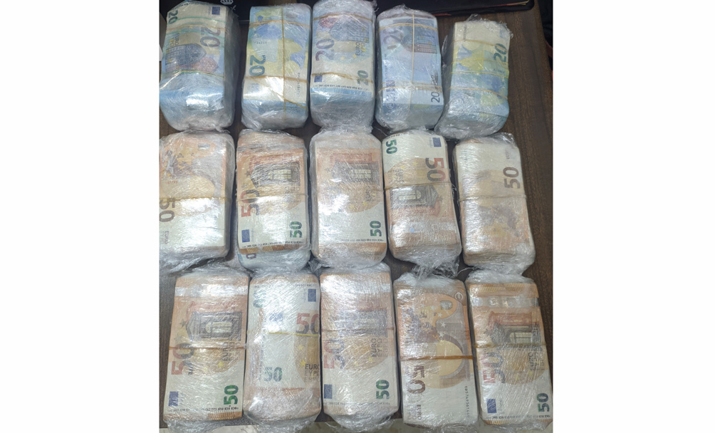 guardia civil cordoba paquetes dinero intervenido