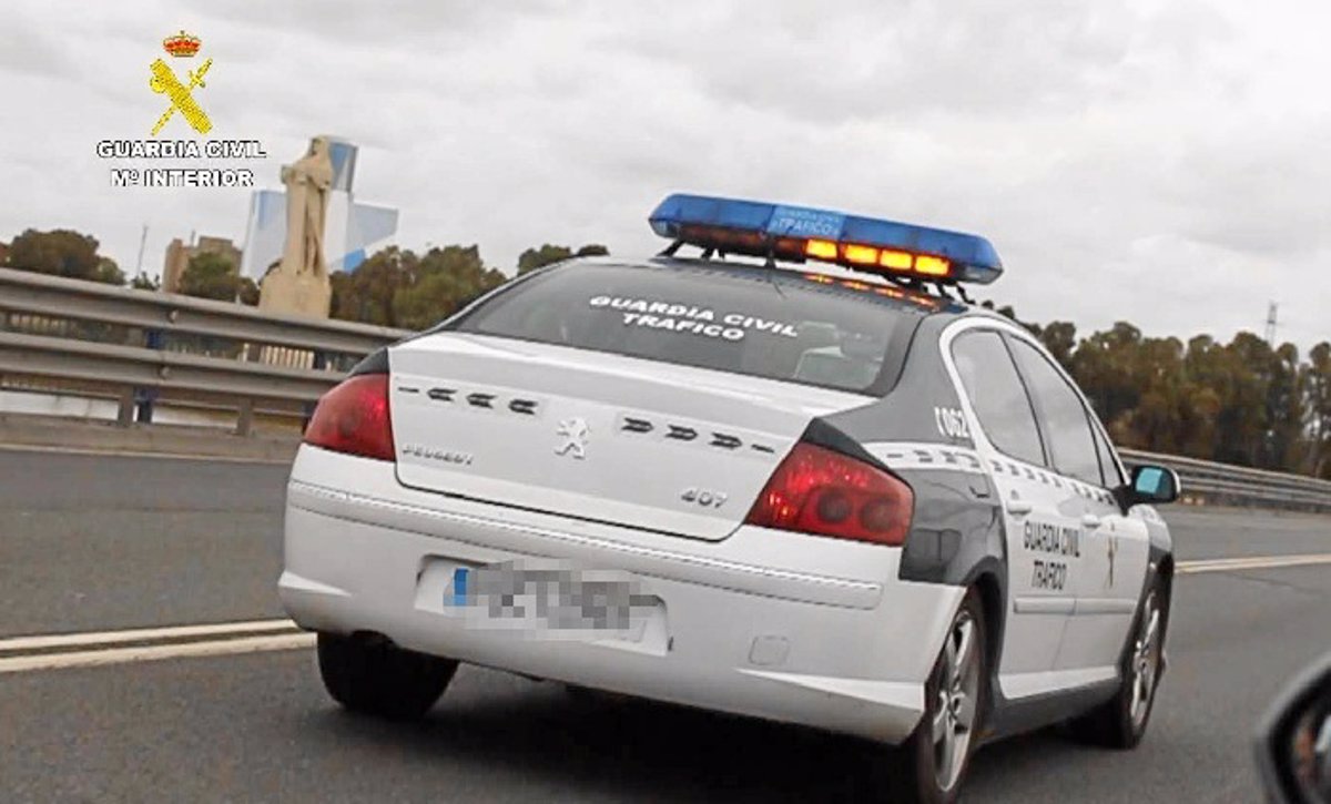 guardia civil trafico vehiculo