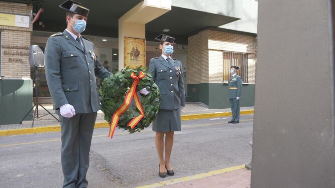 guardias civiles corona laurel monolito