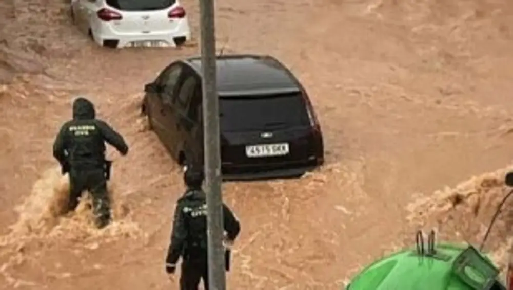 guardias civiles que trabajan zona cero