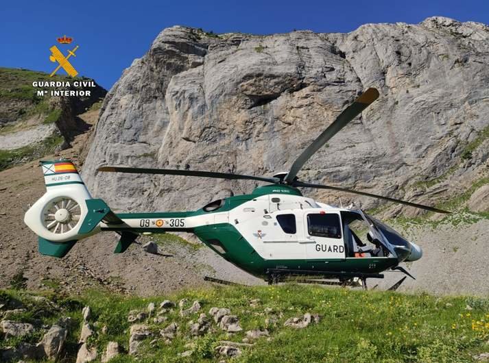helicoptero rescate montaña guardia civil