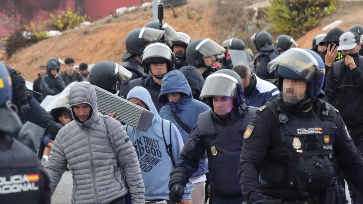 imagen archivo policias nacionales participando
