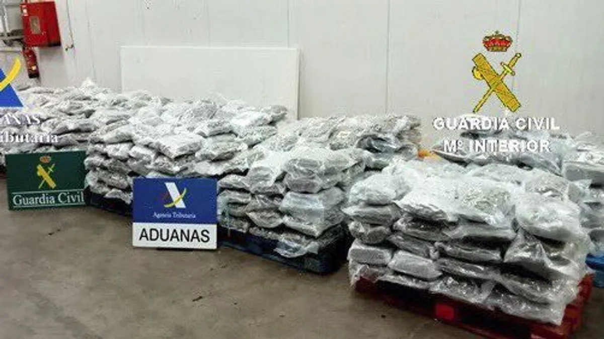 imagen de las bolsas de marihuana interceptadas en el puerto de bilbao d8ff