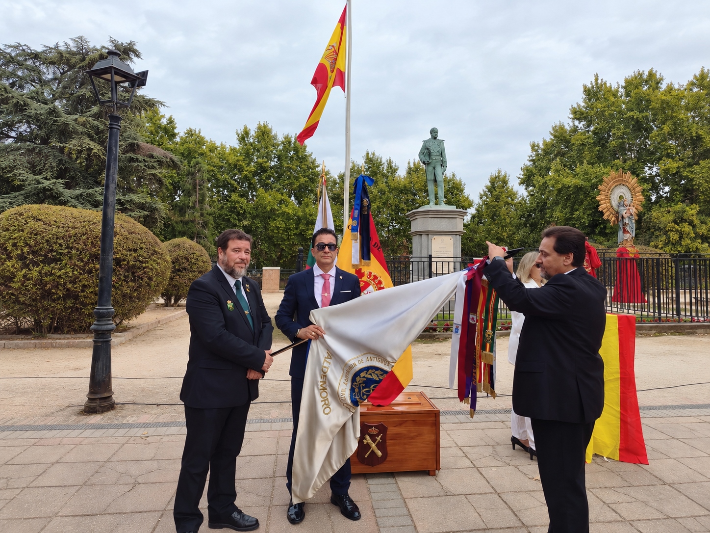 imposicion bandera hermandad
