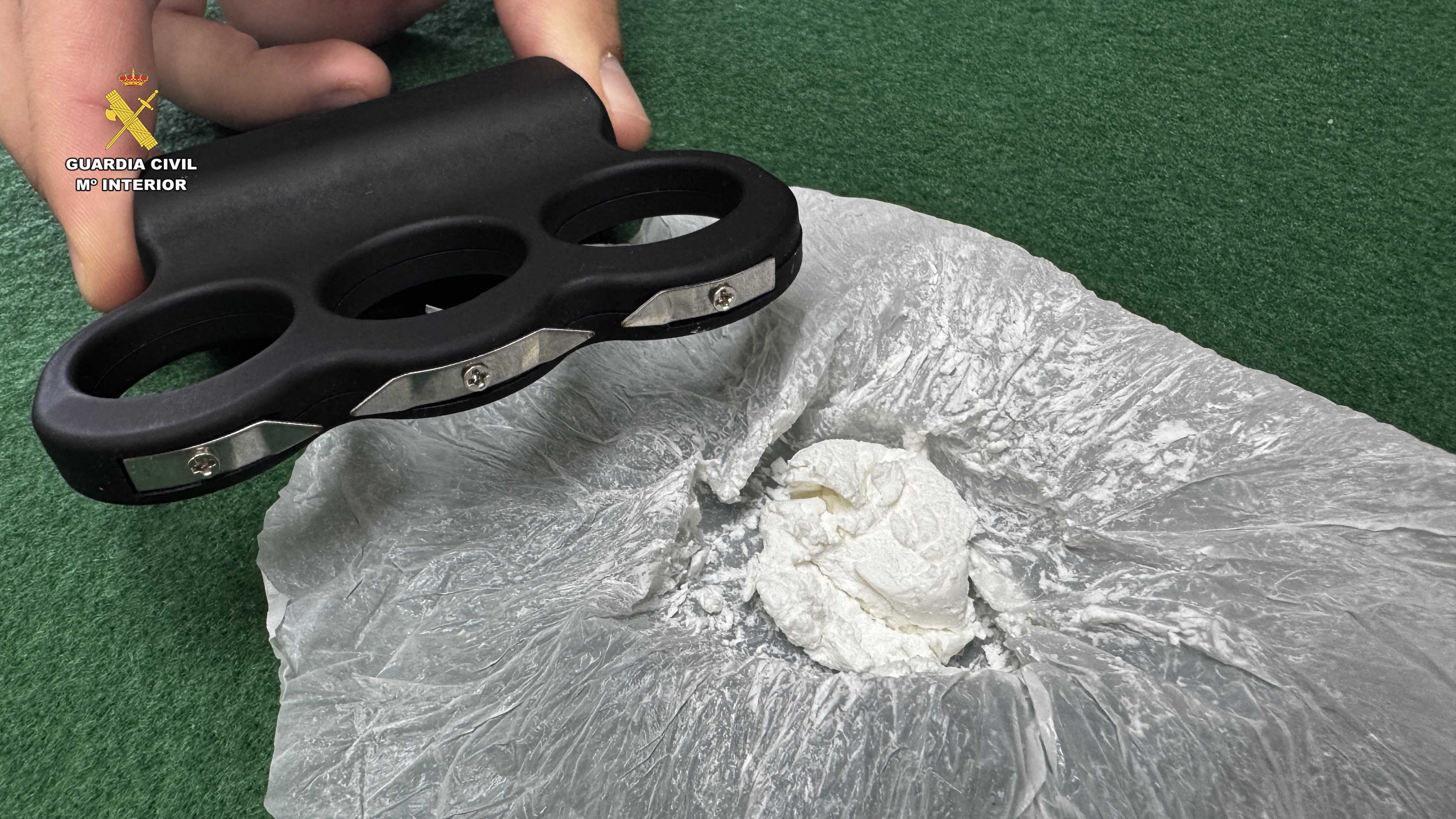 incautación arma prohibida y droga 2